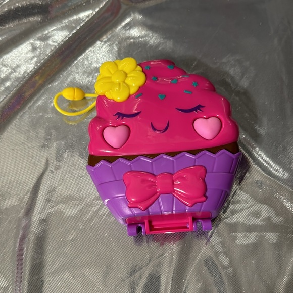 Polly pocket something sweet cupcake, rainbow unicorn salon and flamingo party - Picture 5 of 11